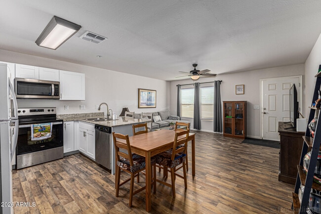 Photo - 118 W Dewey Ave