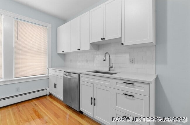 Building Photo - 15 Romsey St Rental