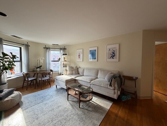 Building Photo - 103 Gainsborough St Unit 304