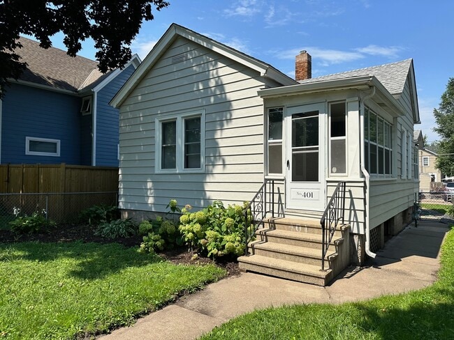 Building Photo - 401 Sherburne Ave Rental