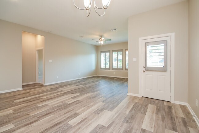 142 Scarlet Maple Wy