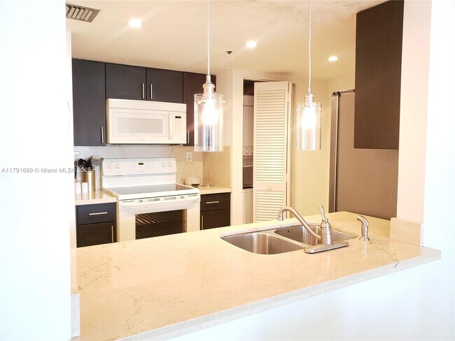 Photo - 1717 N Bayshore Dr