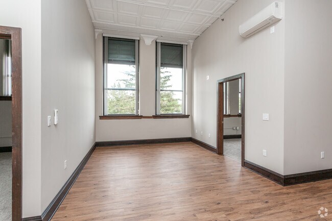 2BR, 1BA - 1,001 SF - Living Room