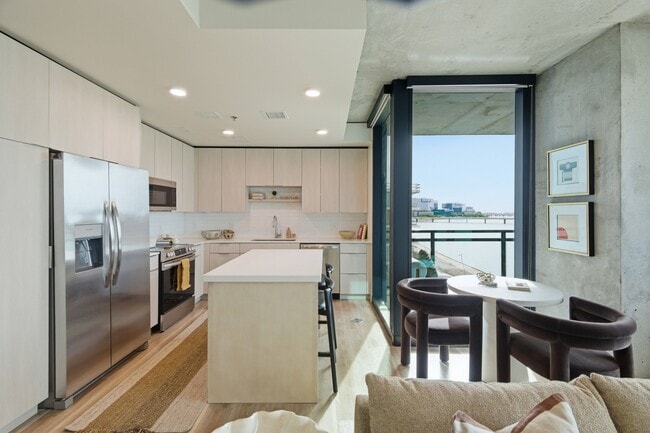 Building Photo - Shorehaven