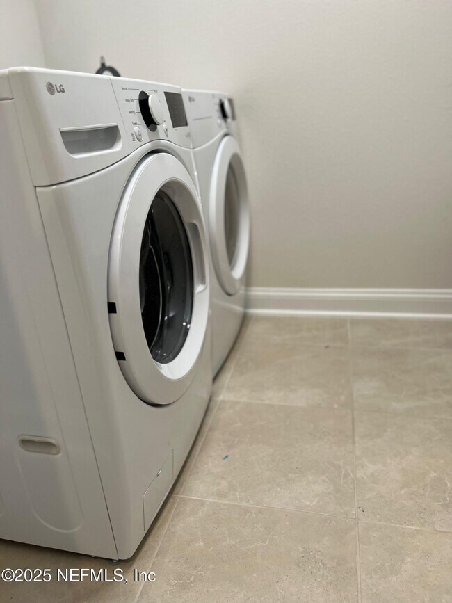 Photo - 11380 Newtonian Blvd