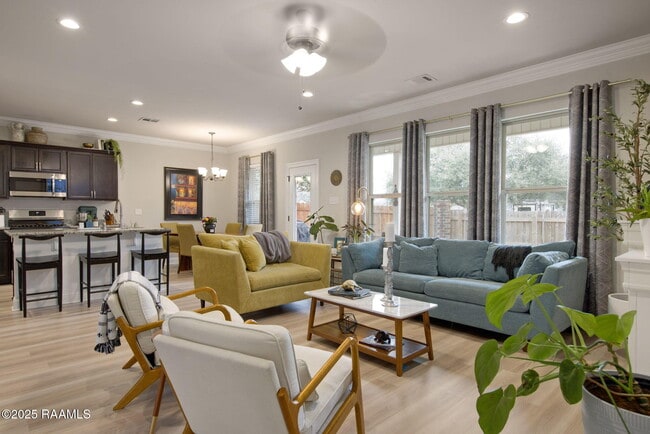 Photo - 301 Oak Hill Ln