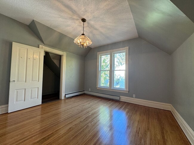 Building Photo - 349 6th Ave S Unit #2