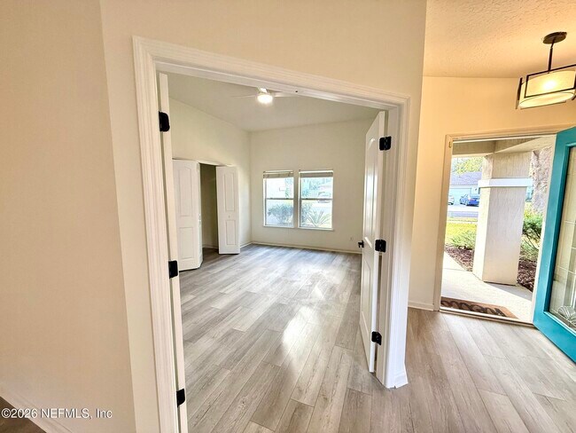 Photo - 897 Collinswood Dr