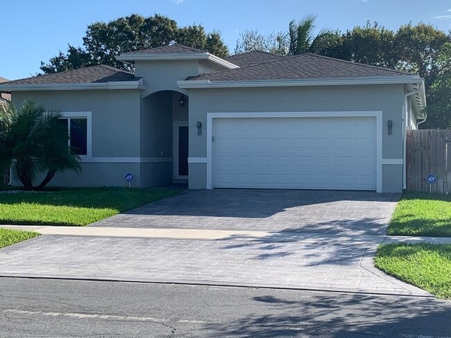 Building Photo - NEWER CONSTRUCTION MODERN HOME