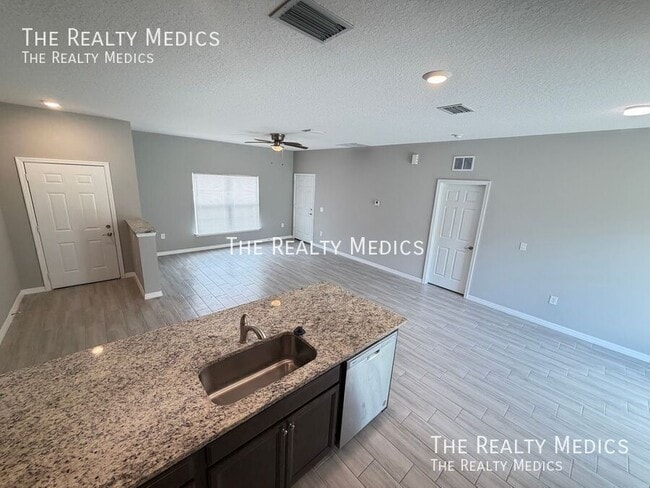 Photo - 1388 Hazel St NW