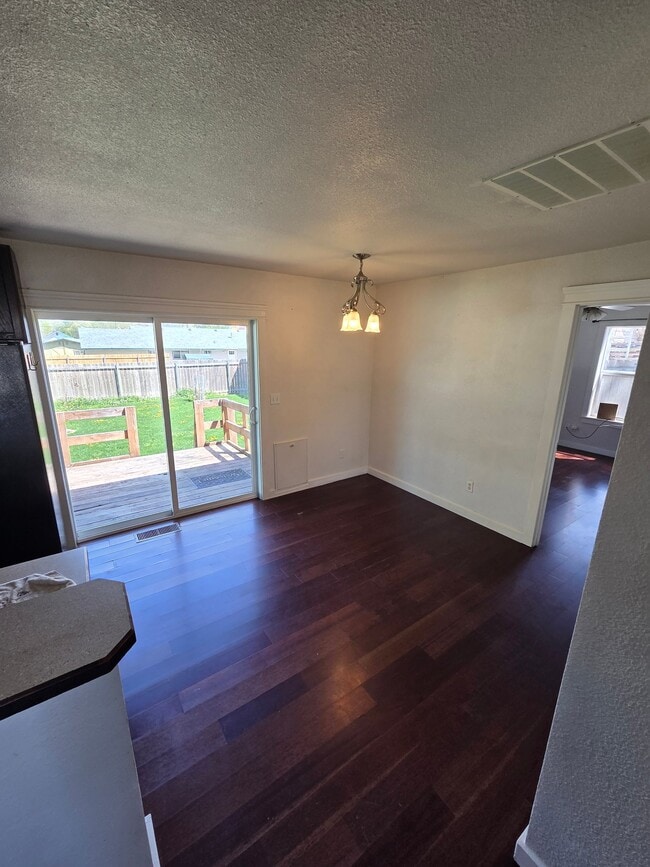 Photo - 806 1st St N