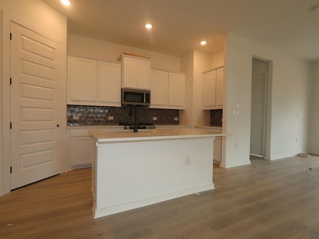 Photo - 13211 Keefer Dr