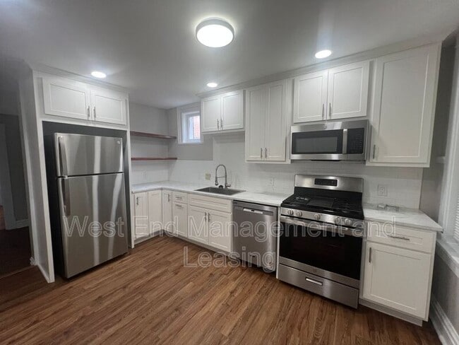 Photo - 1018 Commodore Dr Unit Apt A