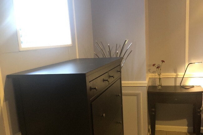 bureau - 4514 Albemarle St NW Unit 1