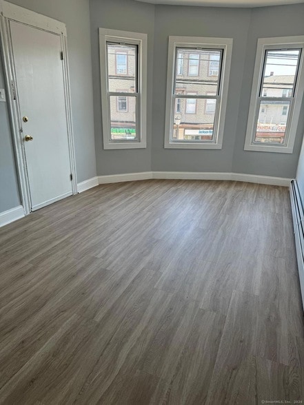 Photo - 2336 Barnum Ave