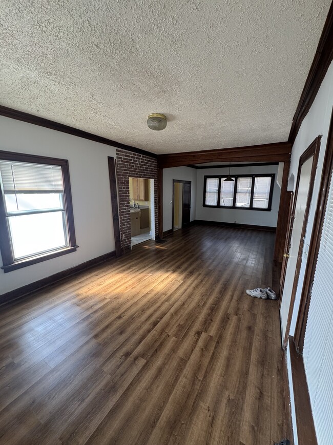 Photo - 58 Caledonia St NE