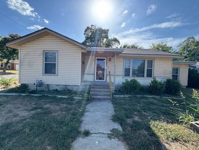 Building Photo - 2232 N 41st St
