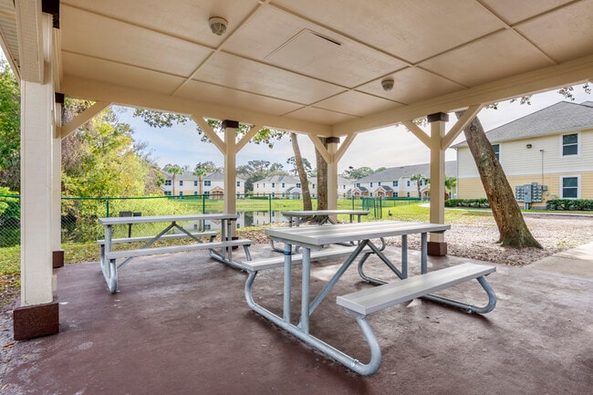 Outdoor picnic seating - Park Villas Apartments