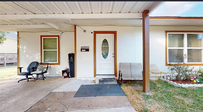 Photo - 5767 Belcrest St