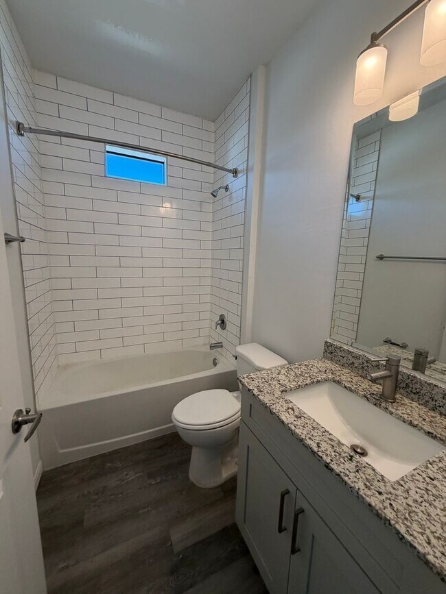 Photo - 615 SE 8th St