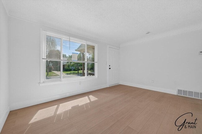 Photo - 3 Bedroom - 1 Bath - Warrendale - $1450