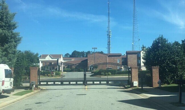 Photo - 1664 Oakbrook Lake Dr NW