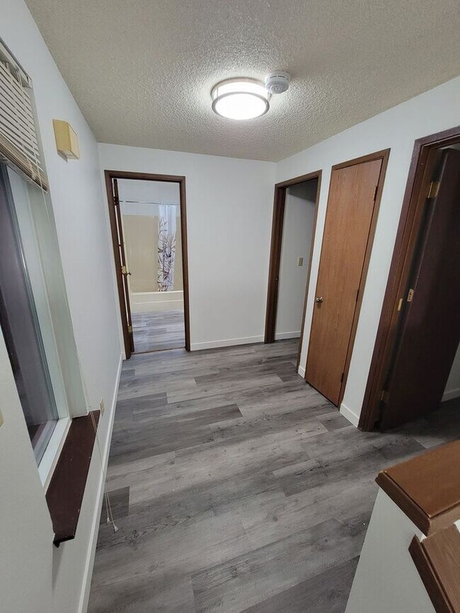 Photo - West Olympia 2bdr 1.5bath Townhome w/ garage & parking & a office