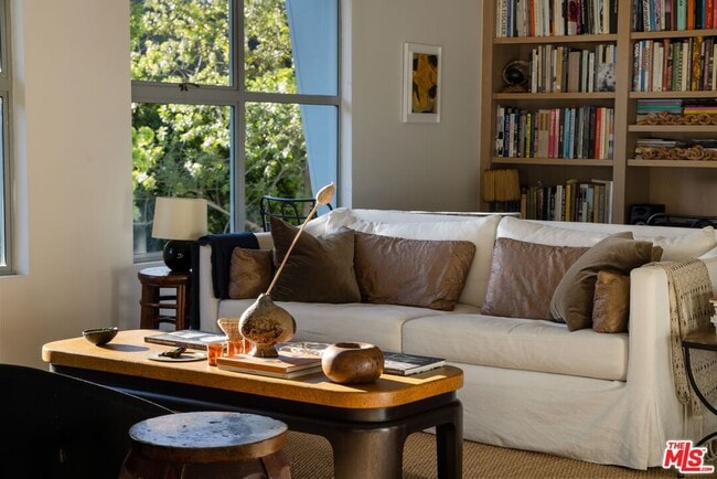 Photo - 9421 Lloydcrest Dr