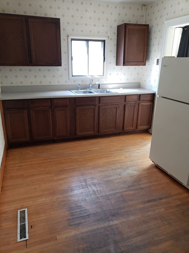 Photo - 412 3rd Ave NW