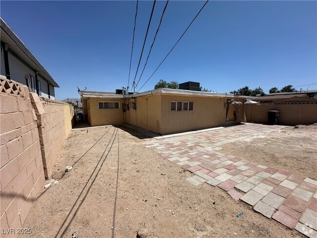 Building Photo - 521 N 16th St Rental