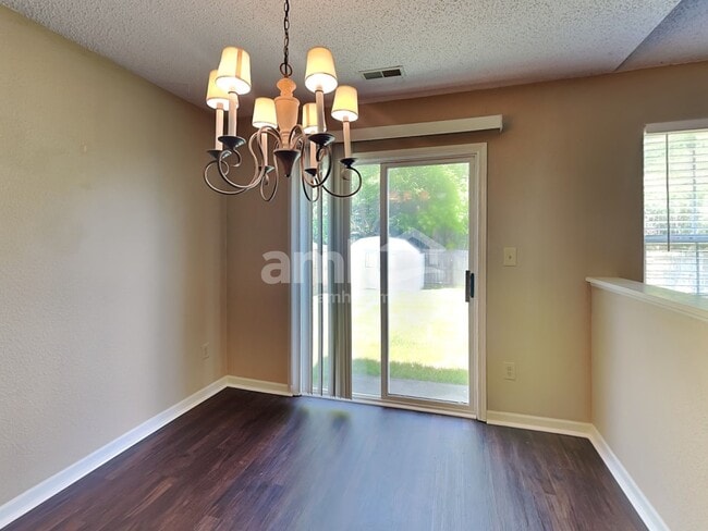 Photo - 412 E Pine Ridge Dr