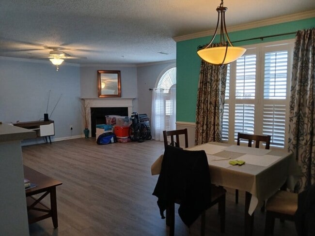 Building Photo - 212 Mill Pond Dr Unit 212