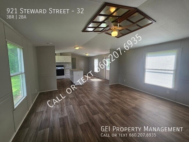 Photo - 921 Steward St