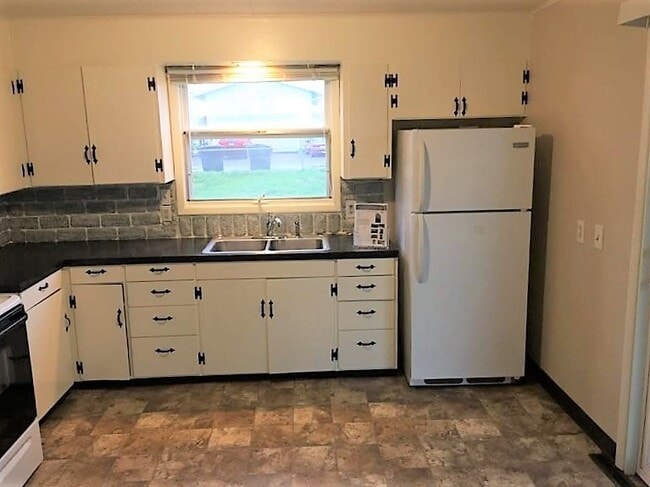 Photo - 2+ Bedroom Home in Laurel - Minutes Away From Billings, Easy Access to I90!