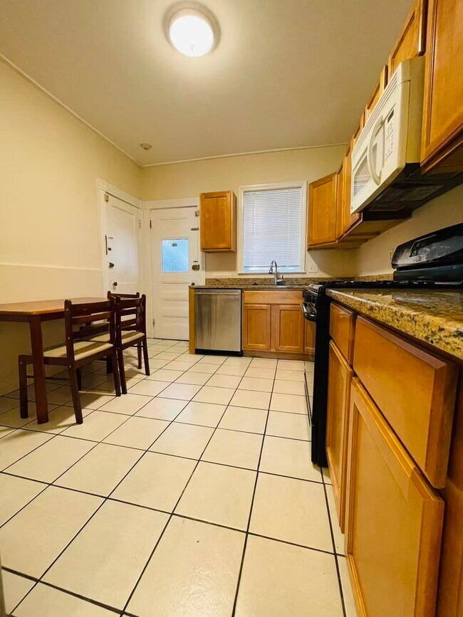 Photo - 158 Kelton St Unit 2