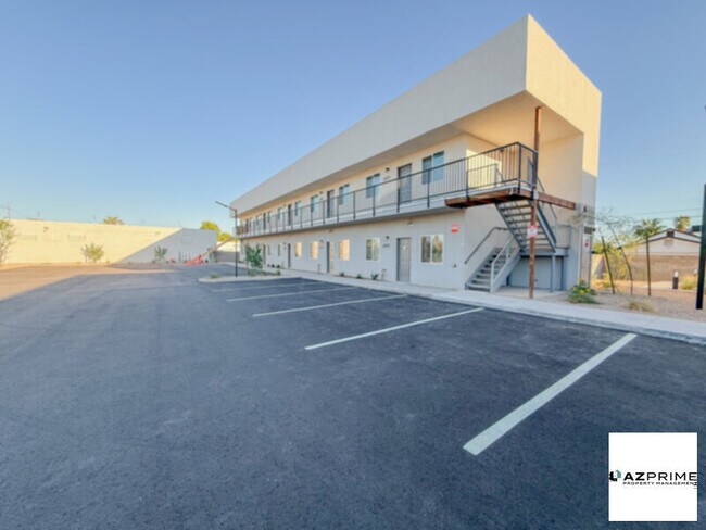 Photo - $1295 OFF FIRST MONTH'S RENT MOVE IN SPECIAL! Brand-New 2/2 Phoenix Apartment - Modern, Spacious ...