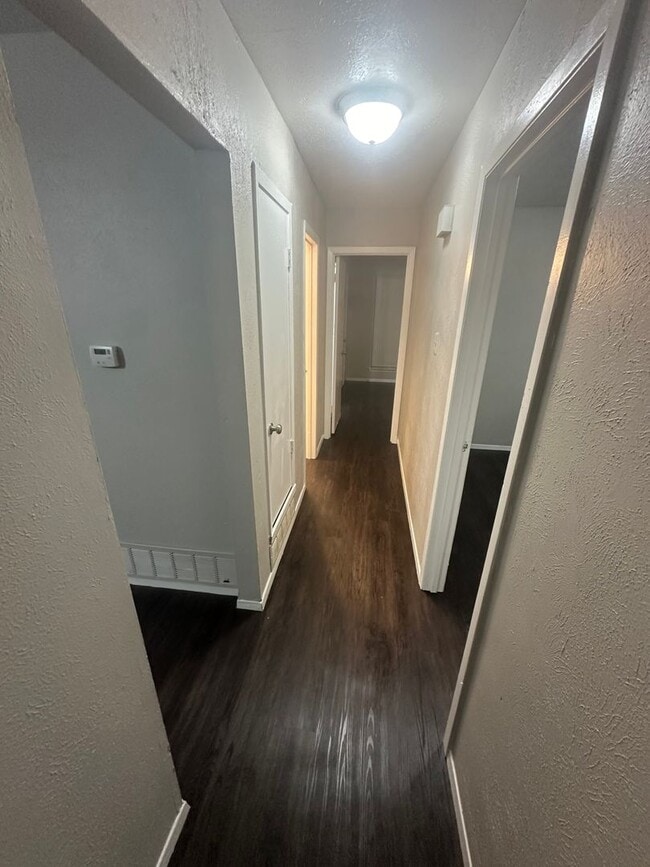 Photo - 667 Edgeglen Dr
