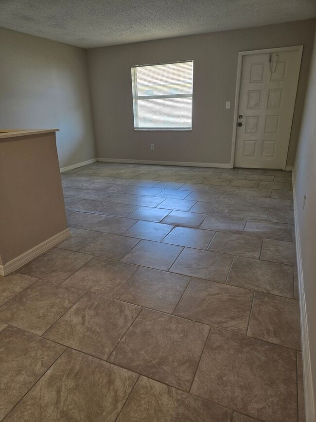 Photo - Cute 1/1 in Convenient Location Unidad 1304 Melody Lane