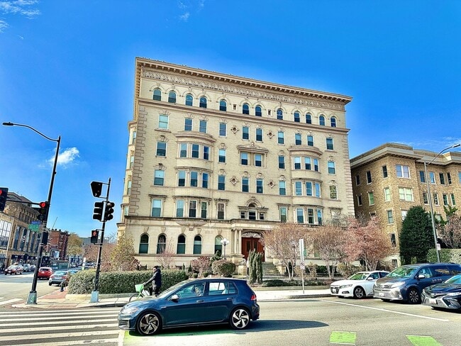 Building Photo - Beautiful Balfour Historic 1 Bedroom Condo 16th & U Street