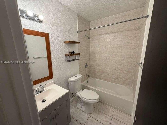 Photo - 165 Lawn Way