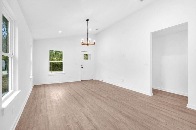 Photo - 964 W 9th St