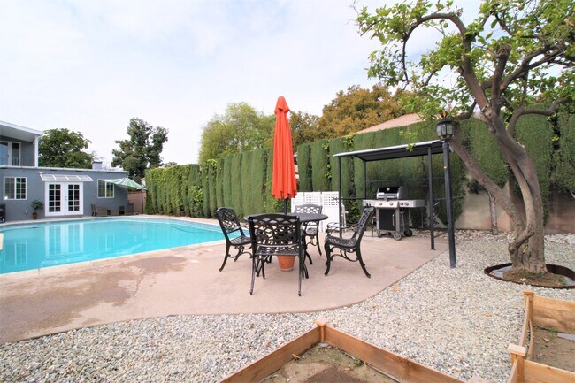 Photo - 308 N Mission Dr