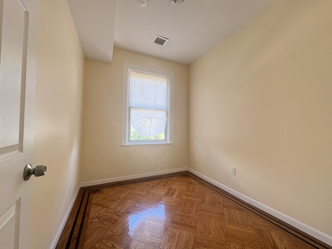 Photo - 198 Danforth Ave Unit 2