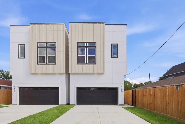 Building Photo - 435 Neyland St