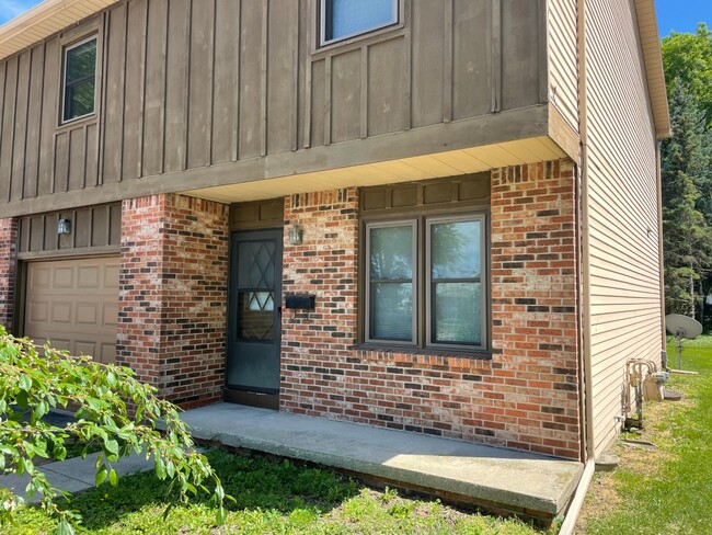 Photo - 674 Dussel Dr Townhome