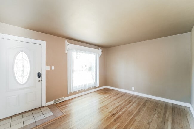 Photo - 3421 N 87th St