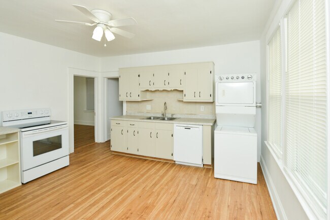 Photo - 390 Clinton St Unit 1