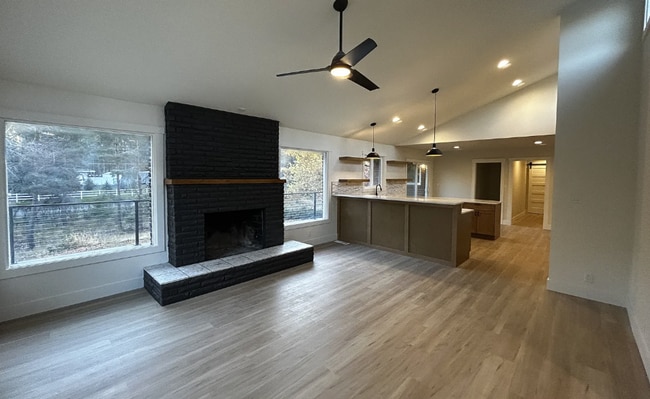 Photo - 4069 N Maple Leaf Rd