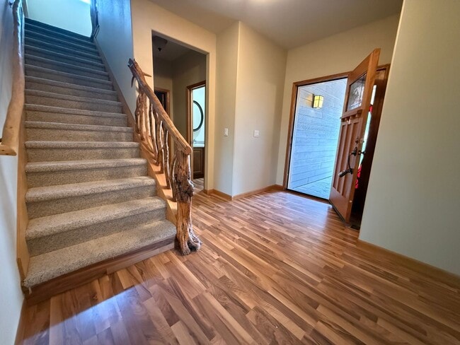 Photo - Spacious 3 Bed/3.5 Bath Home with Two Prim...
