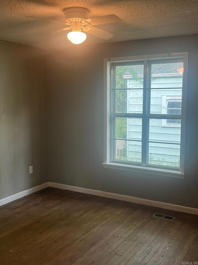 Photo - 407 W 33rd St